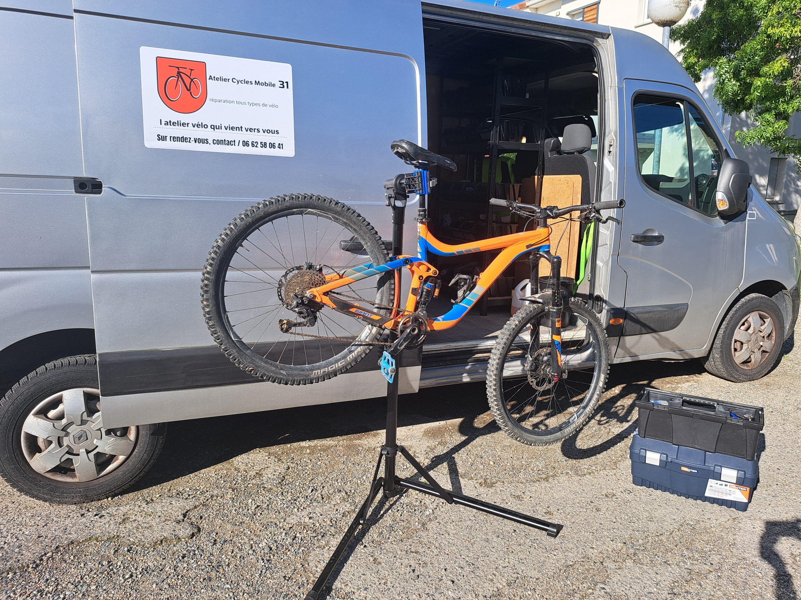 Fourgon réparation vélo à domicile-caisse à outils